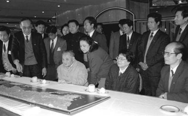 " 1992年邓小平再次南巡,留下著名的南方谈话.