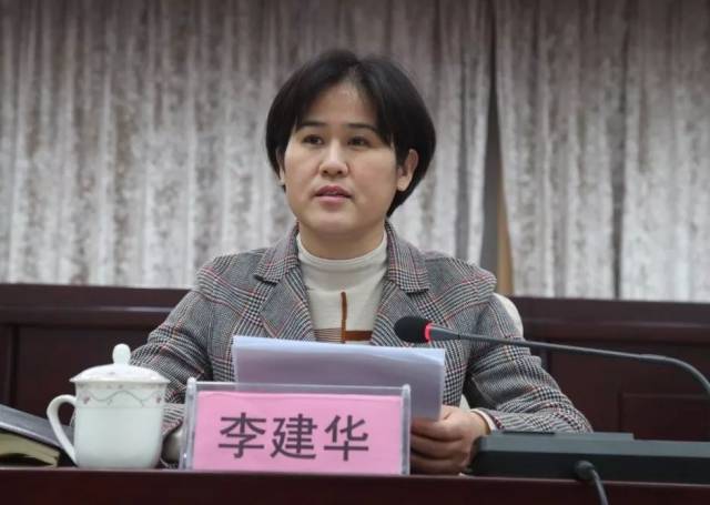 青秀区开展政府系统领导干部集体廉政谈心谈话及廉政党课活动