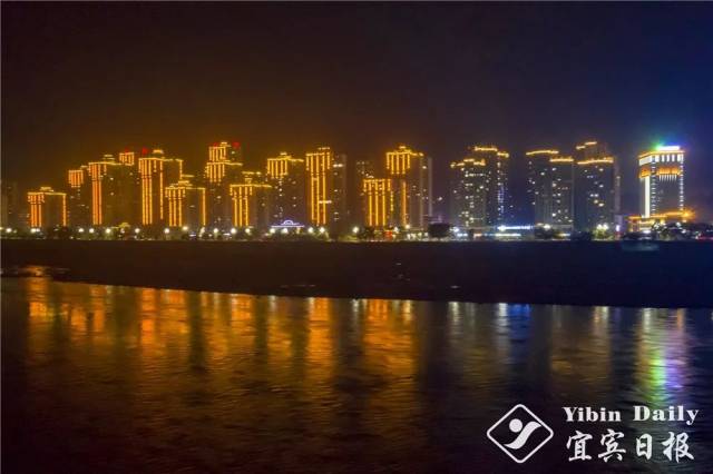 长江大桥5km 滨江岸线界面的夜景建设及景观打造 来源:宜宾日报全媒体