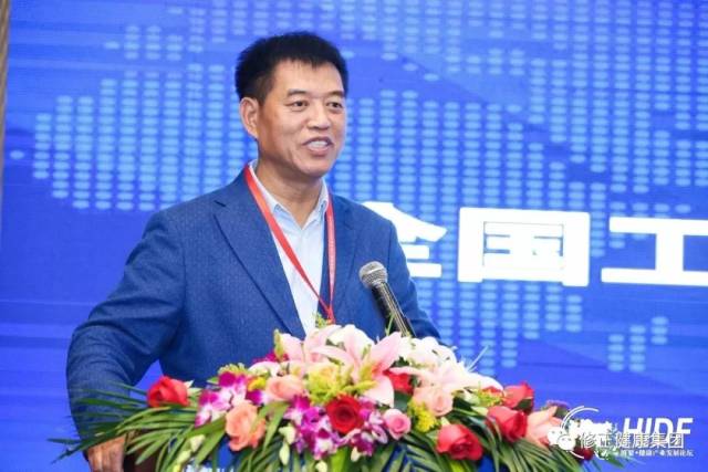 全国工商联医药业商会会长,全国工商联执行委员,修正药业集团董事长