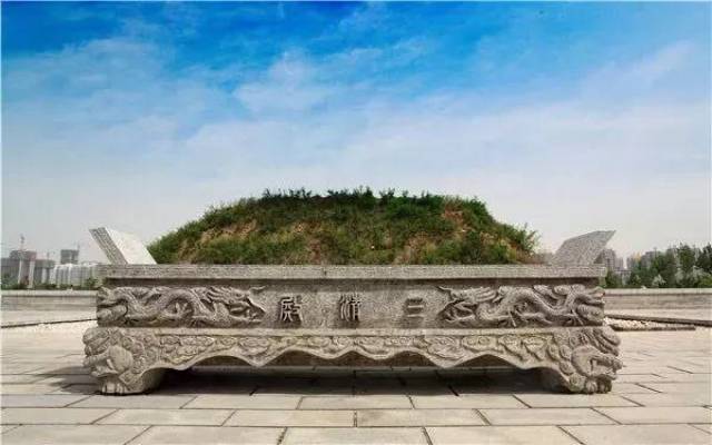唐大明宫三清殿复原图 与现存大明宫国家遗址公园里的三清殿遗址