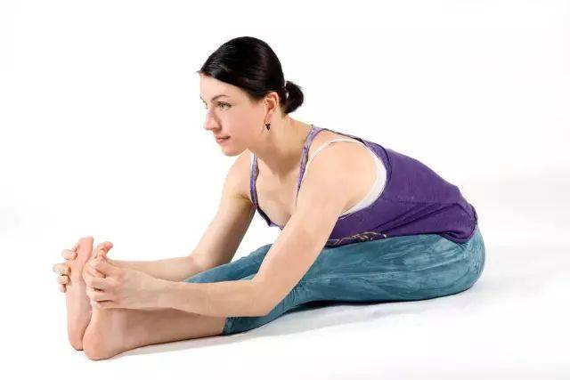 瑜伽体式——背部前曲伸展坐式