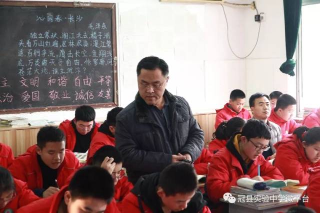 鞍山市实验学校所有老师照片 e262d5b6ec7240de8905cb9924599ddb.jpeg