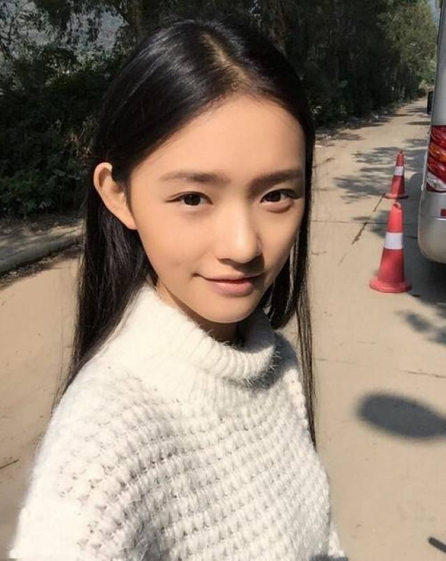 其实明星的真名也很俗,贾玲本名有三个字,网友:本名听