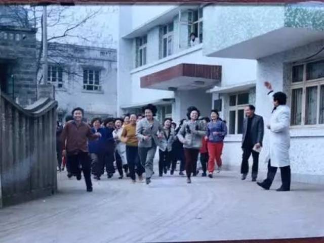 改革开放40年之歌乐山社区卫生服务中心