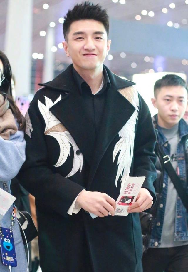 看金瀚吴奇隆等两代男人衣品!年轻男生穿风格,成熟男人穿品味