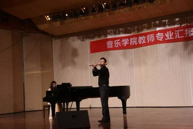 你知道吗,昨晚音乐厅座无隙地!