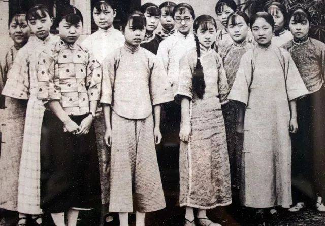 中国女性服饰百年变迁史:从禁锢走向开放