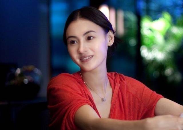 张柏芝现身新加坡购物,买昂贵化妆品,网友猜测张柏芝嫁入豪门!