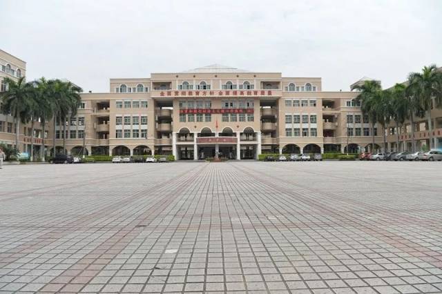 今天,朋友圈都在祝福厚街中学60周年生快,你被刷屏了吗?