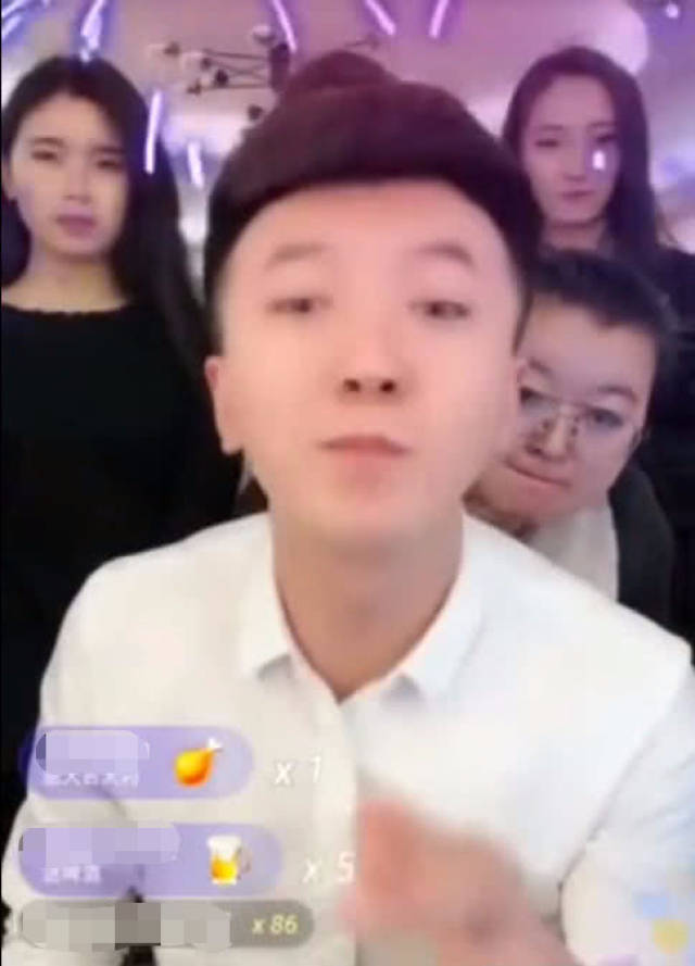 仅因为一碗米线网红刘叉叉团队竟起内讧在酒店大打出手