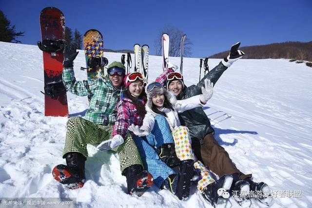 雪山彩虹谷滑雪场