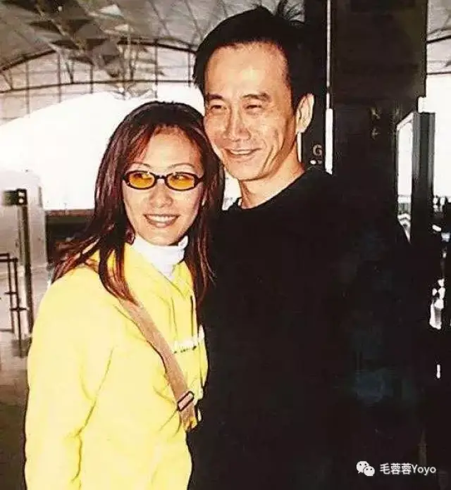 伏明霞惊爆离婚 当年和梁锦松交往时男方未离婚 男方也和陈慧珊发