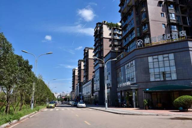 贾家镇围绕生态宜居小镇建设目标,纵深推进城镇建设及综合治理.