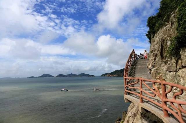 洞头仙叠岩悬空栈道看山海美景,品千鱼宴,逛年货节!
