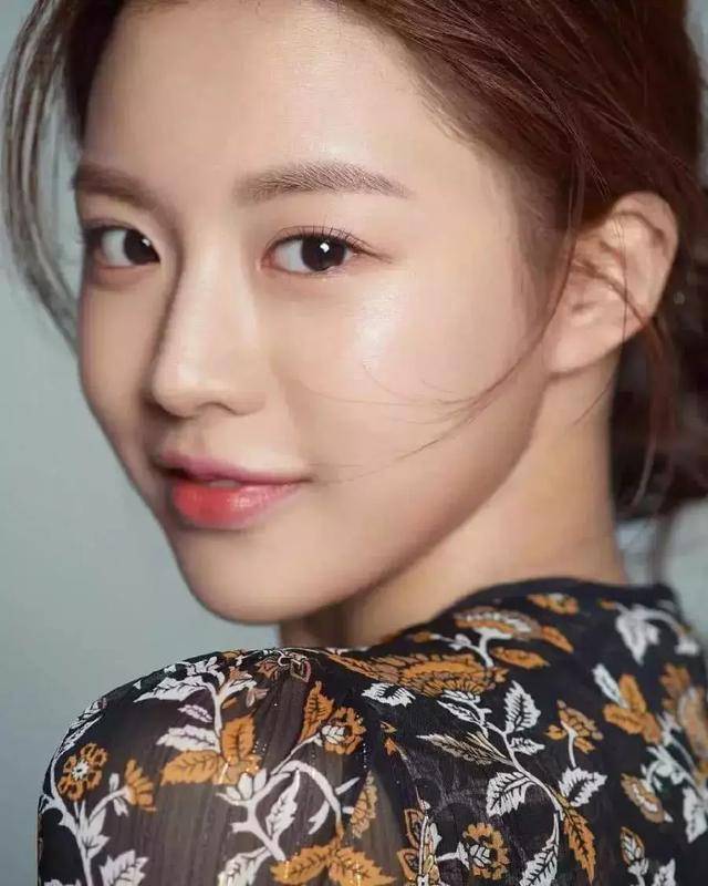 女学霸因长得丑被霸凌,自己操整容,变身全智贤!