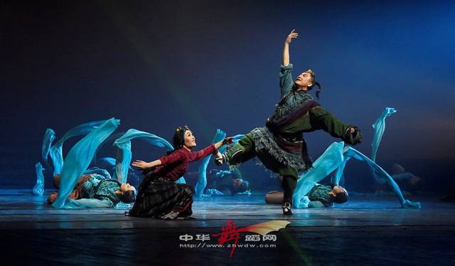 北舞年末巨献 | 倾情演绎巴蜀名家阿来《尘埃落