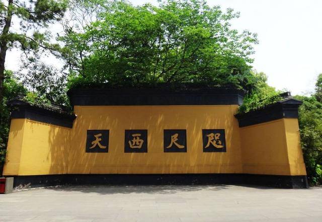 杭州灵隐寺的一幅对联,挂了1700多年,说尽了千古人生!