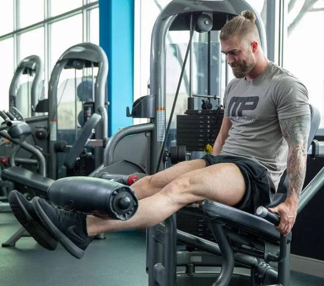 在健身房怎样练腿?5个经典动作强化腿肌