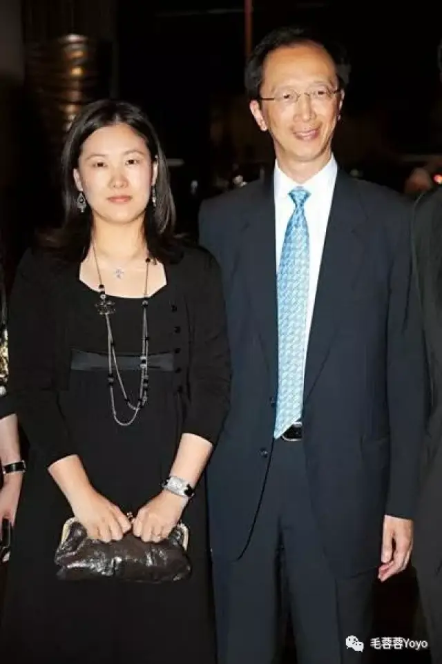 伏明霞惊爆离婚 当年和梁锦松交往时男方未离婚 男方也和陈慧珊发