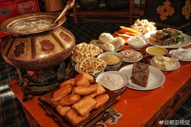 阿拉善古法铜锅奶茶早餐