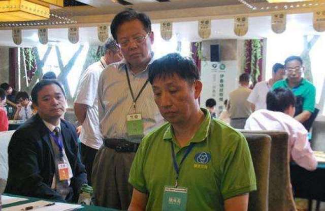 历时八年 无名小将辗转全国赛场终圆象棋大师梦!