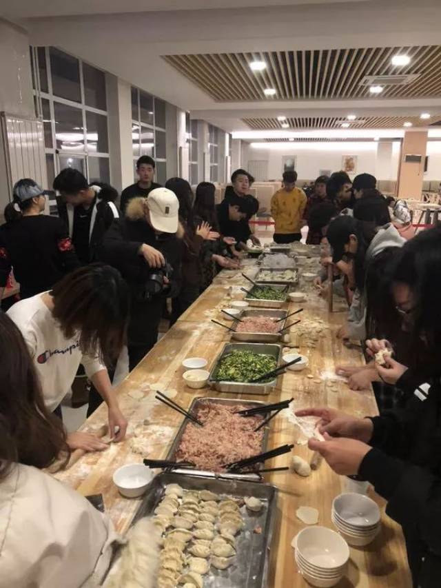 冬至丨在科德学院里自己动手包饺子吃饺子,一起感受家