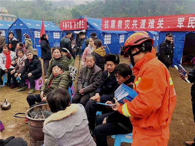 消防水桶400余个,张贴宣传横幅,标语50余条,发放消防知识,火灾地震