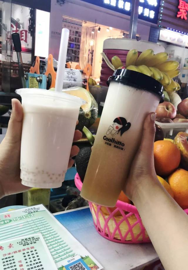 想起以前,放学去买2块钱一杯的奶茶 他们家还有个超可爱的 "果汁姑娘