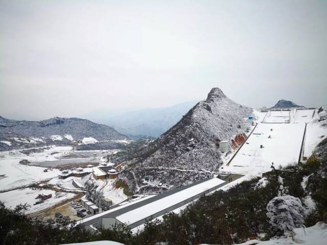 在中国南方也能滑雪啦,就在郴州五盖山,耒阳人