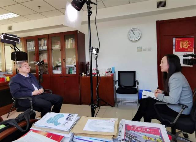 这几位新闻发言人,见证中国走向公开