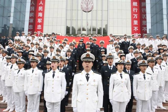 又一次实力圈粉!海军军医大学的这场千人大合唱响彻黄浦江畔