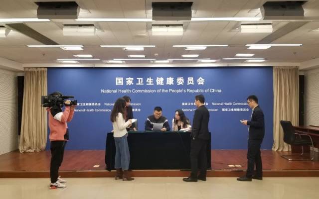 这几位新闻发言人,见证中国走向公开