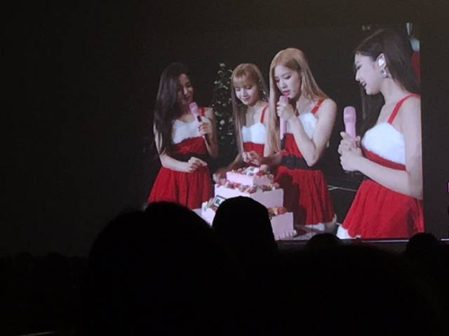 Blackpink圣诞服装照片,blackpink照片稀有 blackpink圣诞限定舞台公开!
