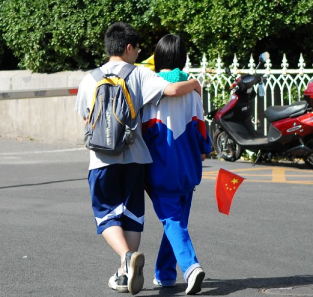 早恋图片_纵览新闻