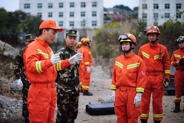 绵阳消防国家地震救援队开展专项训练 救灾攻坚队这样