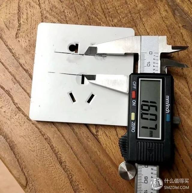 超详细开关插座/拆解实录,谁家更可靠?