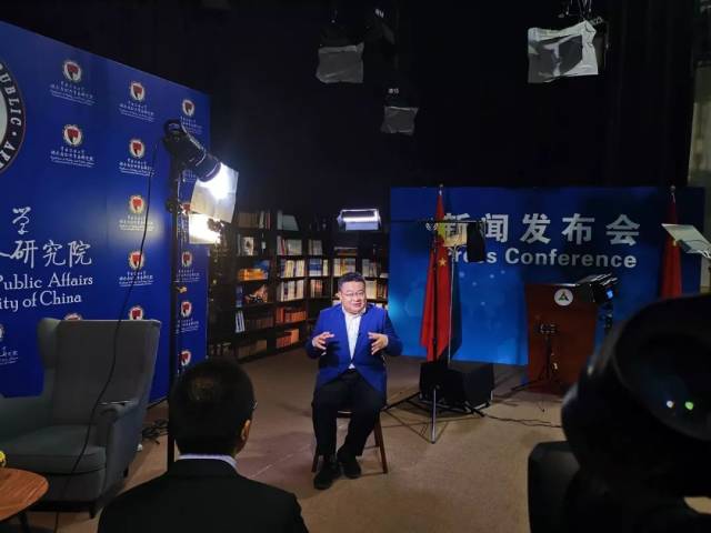 这几位新闻发言人,见证中国走向公开