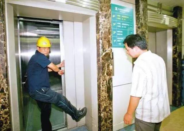 电梯平层不开门解决方法