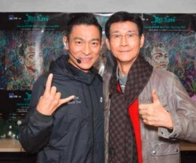 71岁郑少秋现身刘德华演唱会,风采依旧,气场不输刘德华