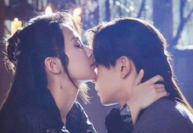 杨紫邓伦工作室宣布"好消息", 情侣款台词火了
