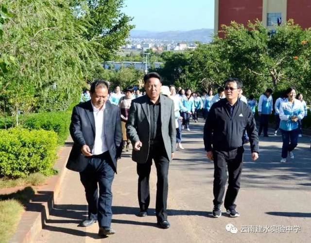 红河州建水县委常委,宣传部部长杨为文到建水实验中学