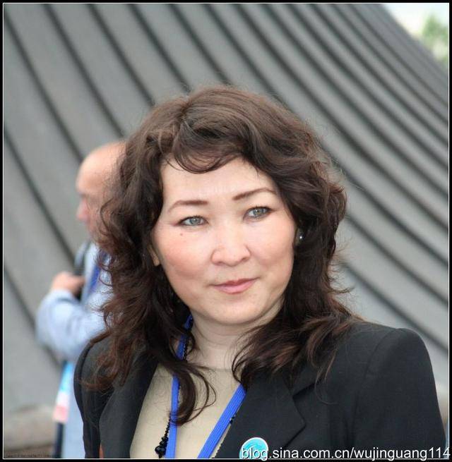 这是典型有蒙古血统的哈国美女