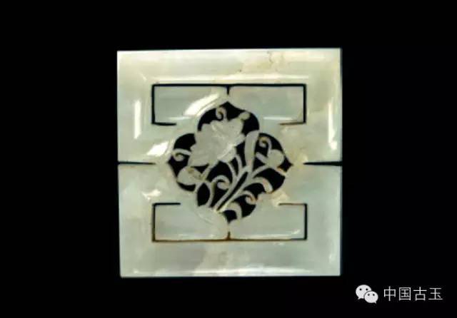 《花卉纹工字形玉佩》明代