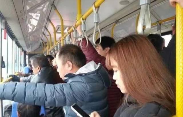 在承德坐公交车,有时候你需要一个口罩