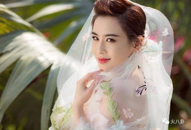 起点很高,家世修养不错,黄圣依为何做和大多数人不一样的选择