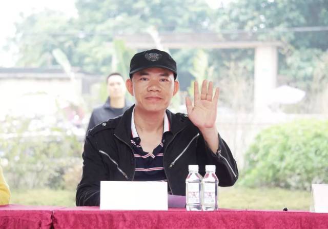 马成文,中国舞蹈家协会广西分会会员.广西八桂群星奖金奖编导.