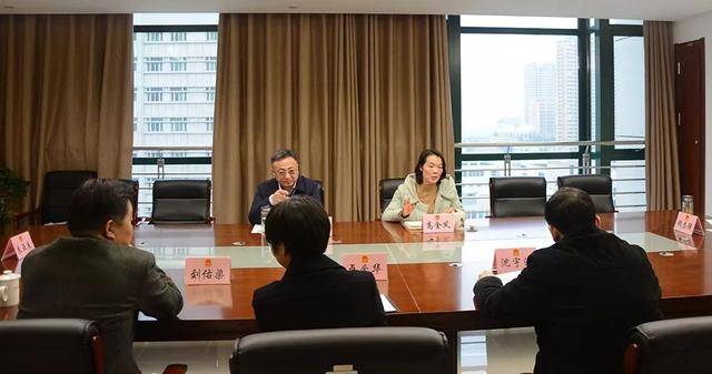 「姜堰人大」省人大代表高金凤郭民与联系市人大代表座谈