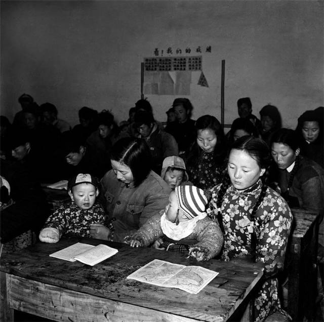 从民国走进新中国:贫穷而有激情的1950年代