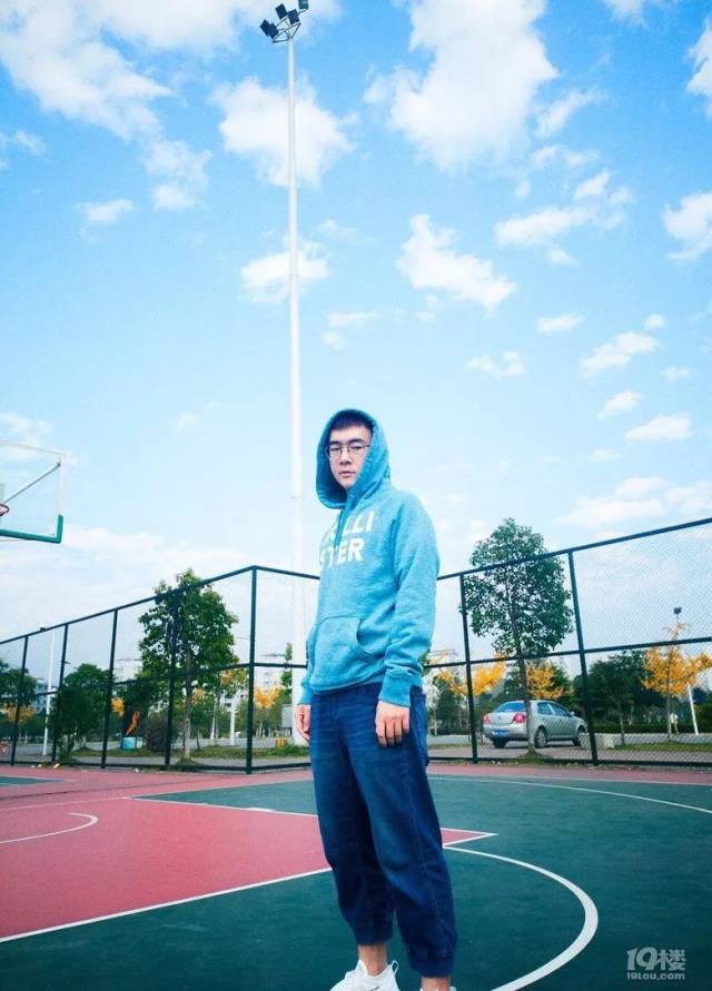 在杭经商的温州男孩身高182cm:就差一个老婆咯